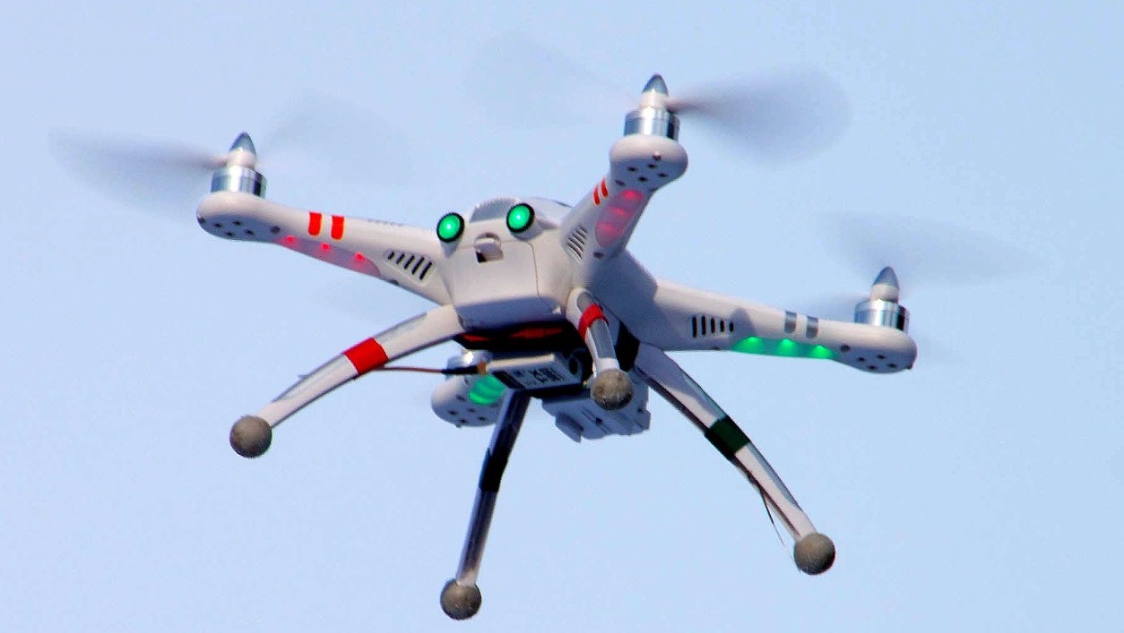 پلاک گذاری پهبادهای غیرنظامی کشور برای اولین بار در شیراز پلاک گذاری پهبادهای غیرنظامی کشور برای اولین بار در شیراز