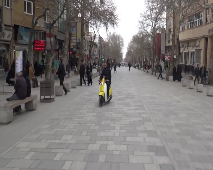 ورود موتور سواران به پیاده راه ها و ایجاد مزاحمت و مشکلاتی در رفت و آمد مردم