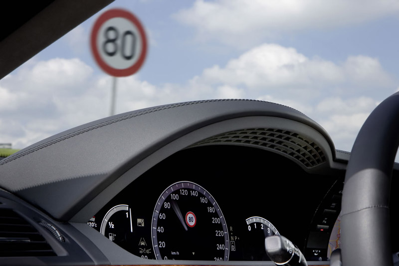 افزایش ایمنی سفر و کاهش آسیب تصادفات با کنترل سرعت