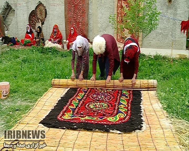 به نرمی حریر، به سختی زمین...