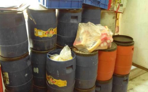 توقیف 350 کیلوگرم ترشی و زیتون غیر بهداشتی