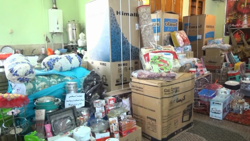 اهداء جهیزیه به ۱۰ زوج هشترودی