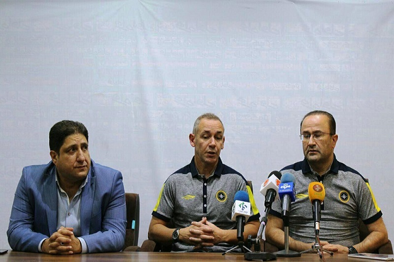 مربی تیم فوتبال سپاهان :هر دو تیم در زمین متفاوت بودند. مربی تیم فوتبال سپاهان :هر دو تیم در زمین متفاوت بودند.