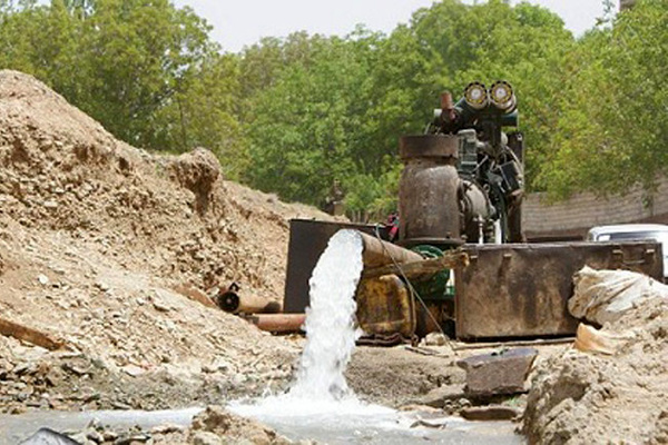 پلمپ ۱۲ حلقه چاه آب غیرمجاز از سوی دادستانی اشکذر پلمپ ۱۲ حلقه چاه آب غیرمجاز از سوی دادستانی اشکذر