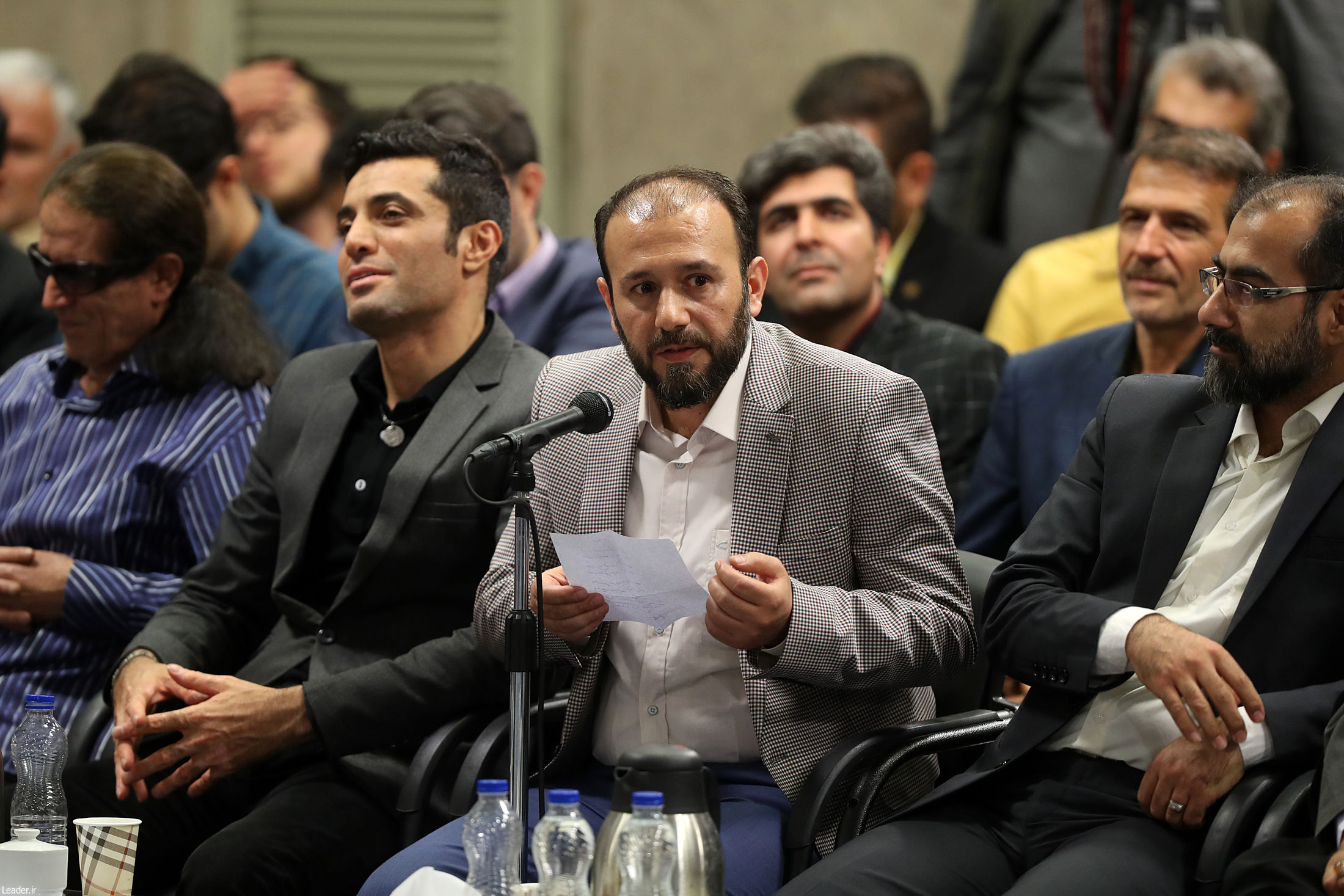 این نکته را به سادگیِ کوهکن بگو