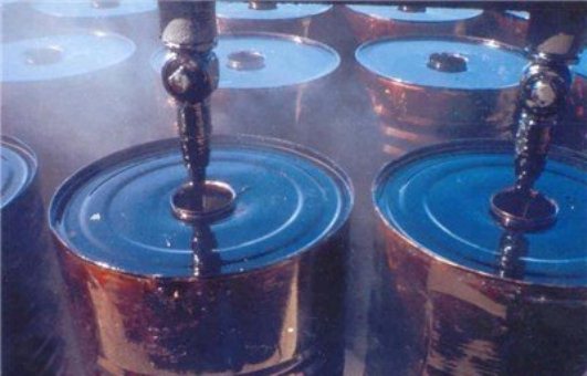 سیاه، چسبناک و قیمتی اما گرفتار مشکلات