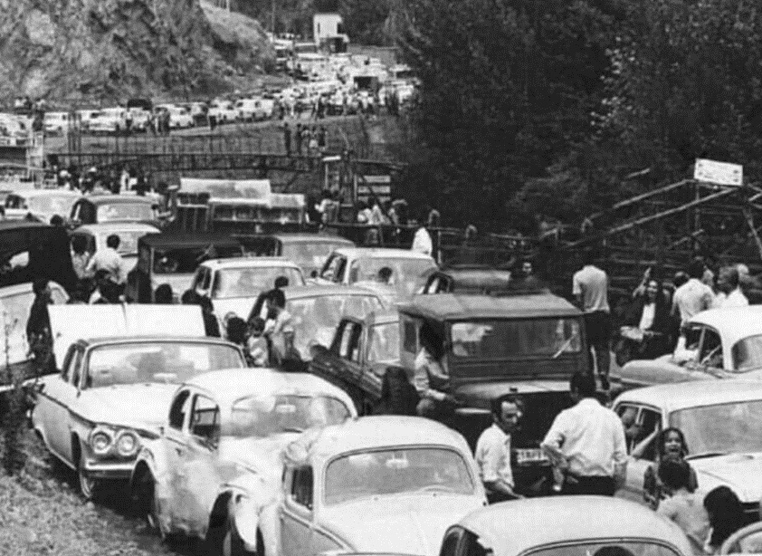 در میانه ی راه