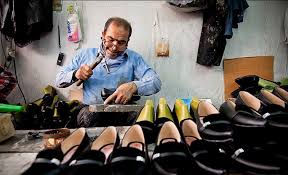 پای کفش مشهد لنگ می زند