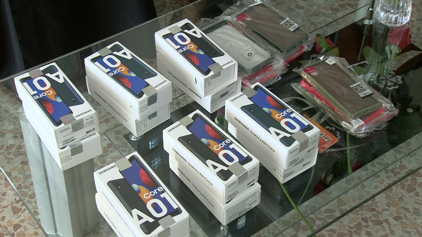 اهدای تبلت به نیازمندان از درآمد موقوفات در مراغه اهدای تبلت به نیازمندان از درآمد موقوفات در مراغه