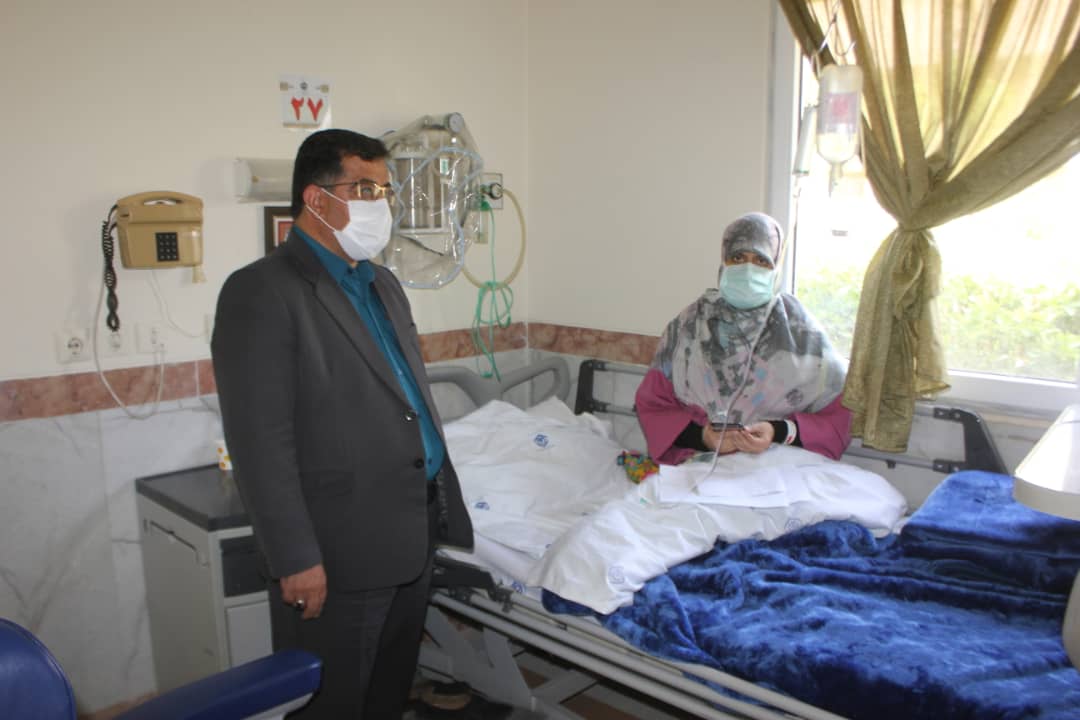 عشق به خدمت یک معلم کرونایی در زرند عشق به خدمت یک معلم کرونایی در زرند