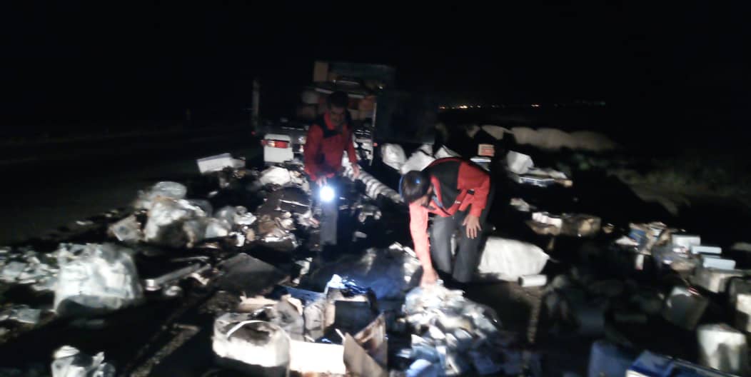 آتش سوزی کامیون حامل مواد اشتعال زا در محور میمه - اصفهان