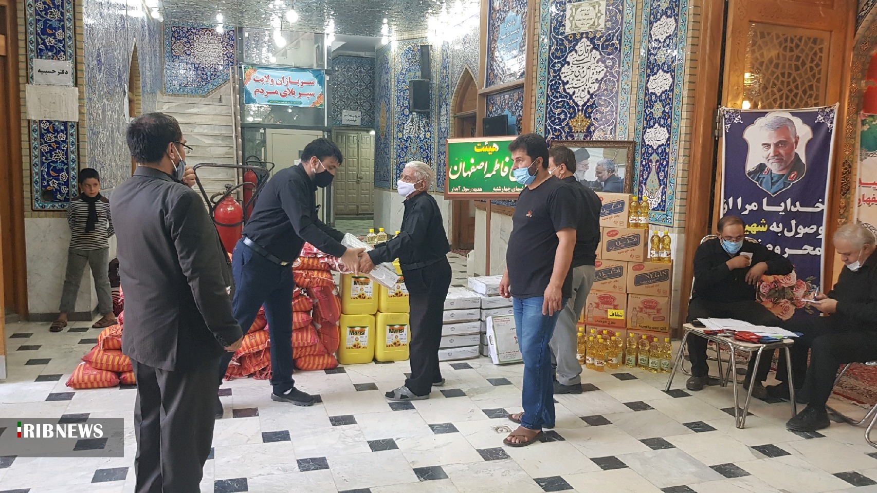 تقسیم غذا توسط هیات بنی فاطمه