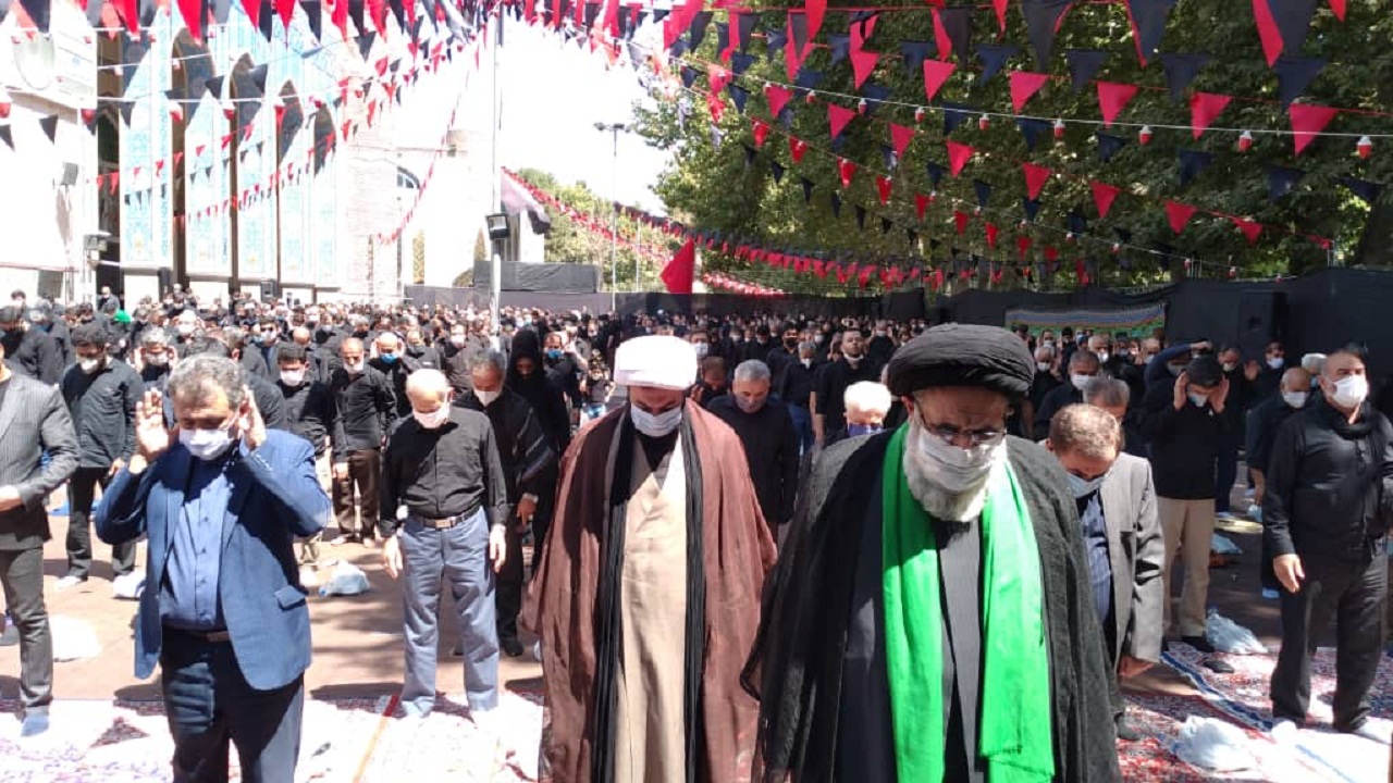 اقامه نماز ظهر عاشورا در کرج/ مسیر حسینی، مسیر مبارزه با اسکتبار