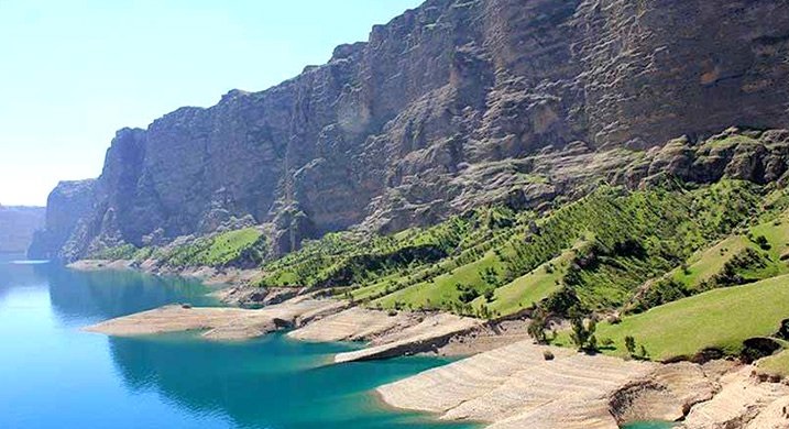 شَهیون ، دریاچه ای آرام و بی موج در دل زاگرس + عکس