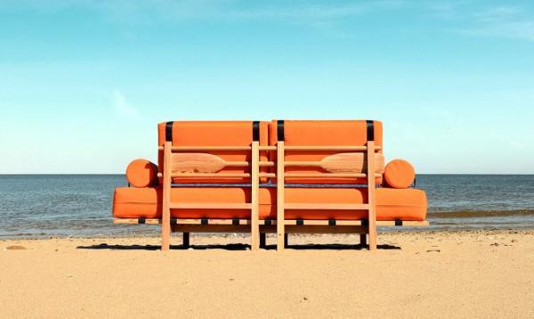 کاناپۀ عجیب پارو دار برای مواقع اضطراری!