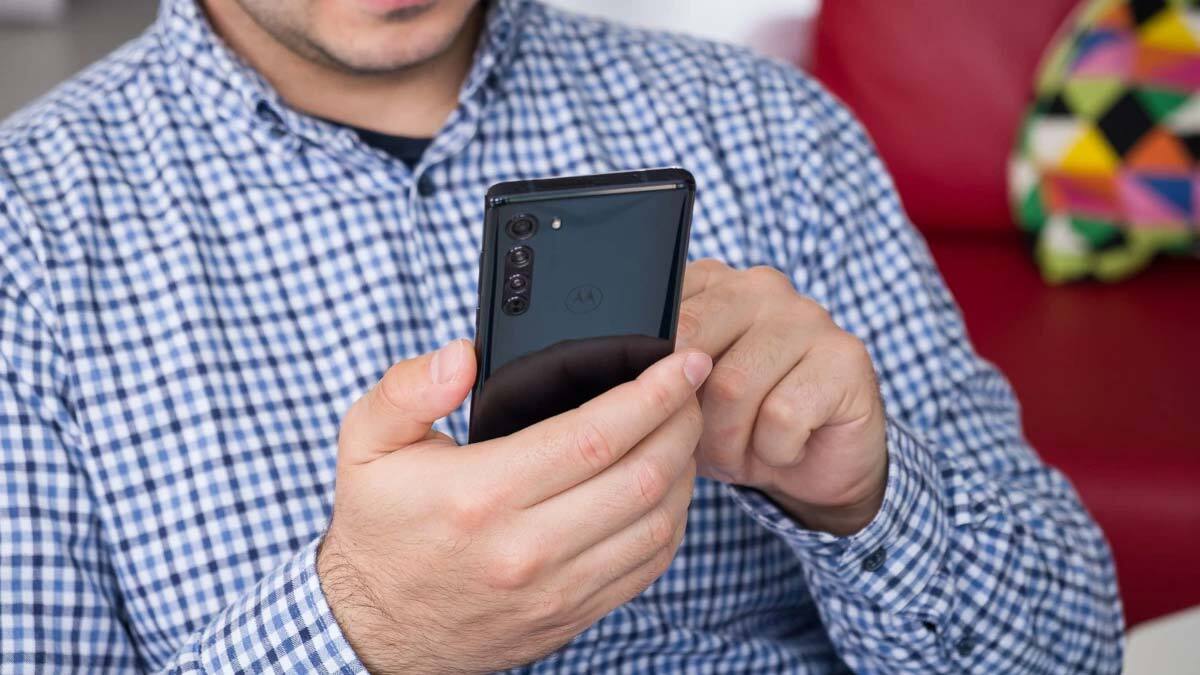 چطور از تشعشعات تلفن‌همراه در امان بمانیم؟