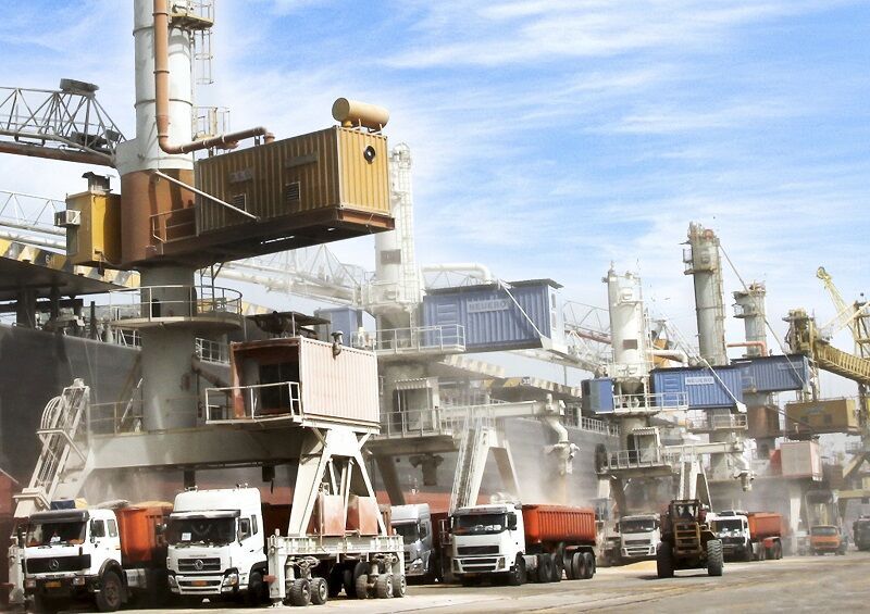 ورود بیش از ۱۲۰ هزار تن نهاده دامی به کشور ورود بیش از ۱۲۰ هزار تن نهاده دامی به کشور