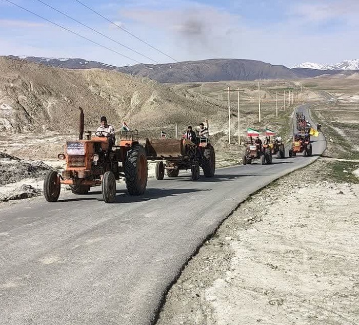 راهپیمائی روز جهانی قدس در روستای امامقلی کندی سفلی چالدران در قالب رژه تراکتوری 