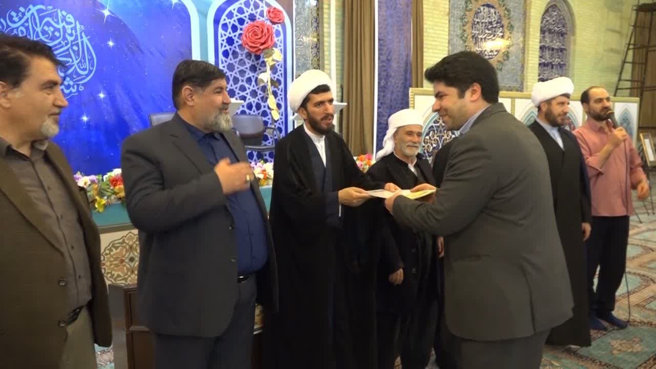 تجلیل از برگزار کنندگان برنامه های جمع خوانی قرآن کریم در تکاب