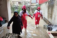 امدادرسانی جمعیت هلال احمر گیلان به ۴۰۰ خانوار درگیر بحران باران و برف