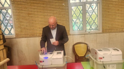 رئیس مجلس رای خود را ثبت کرد