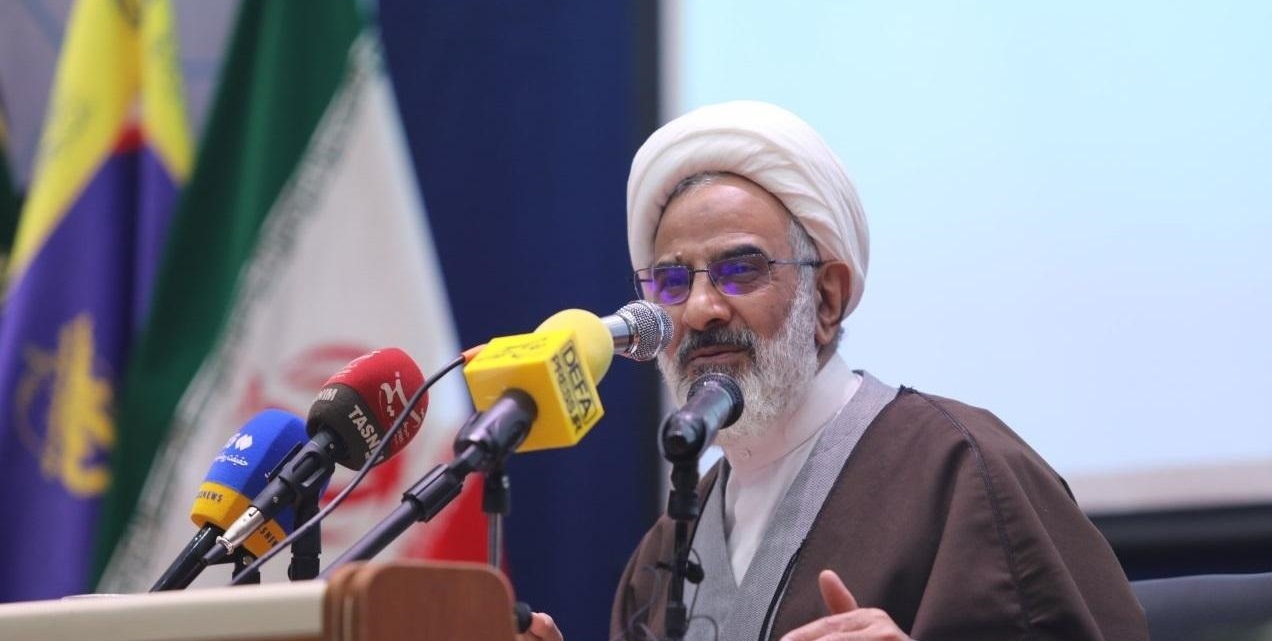 *** مدیر در نظام ولایی مسئول هدایت و تعالی مردم است *** مدیر در نظام ولایی مسئول هدایت و تعالی مردم است