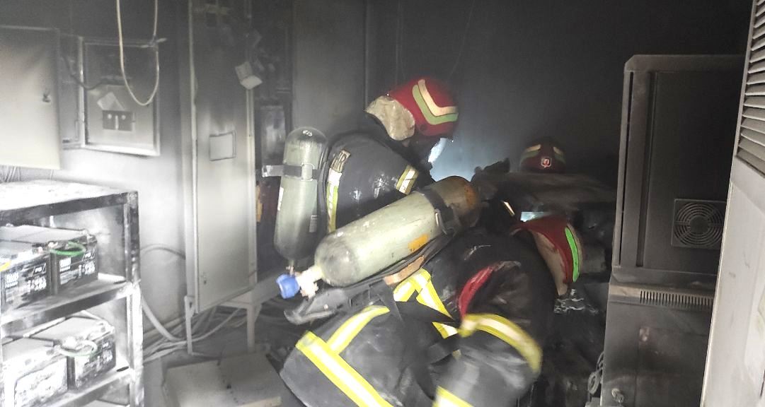 مهار آتش سوزی اتاقک ups بیمارستان آریا رشت