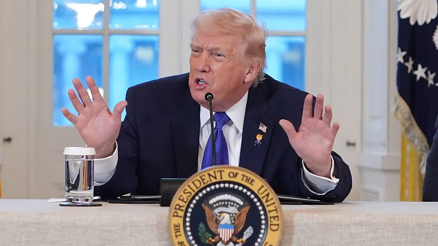 «سرنگونی» در انتظار رئیس‌جمهور آمریکا است