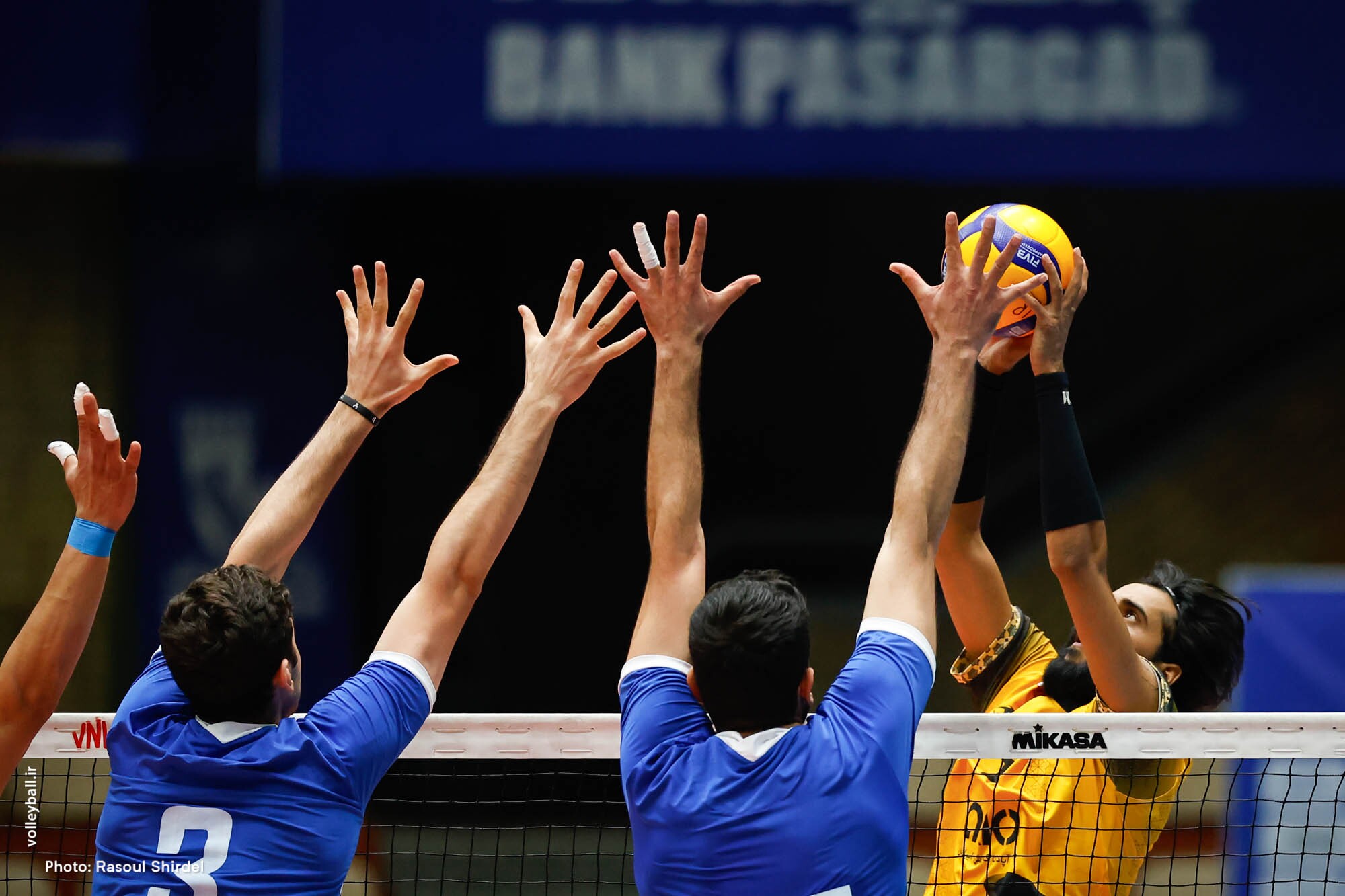 جدال دونماینده کرمان در لیگ برتر والیبال