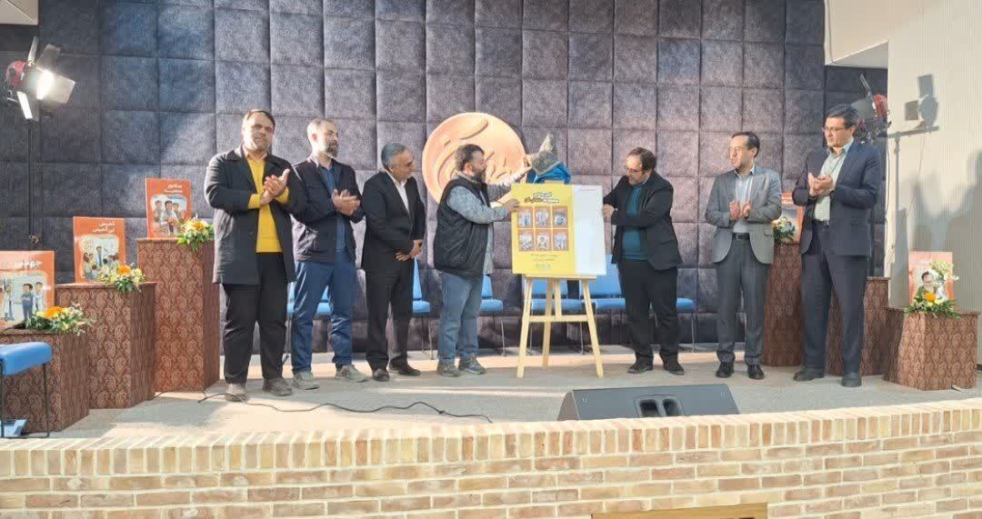 آئین رونمایی از مجموعه شش‌جلدی «طلاش کن»