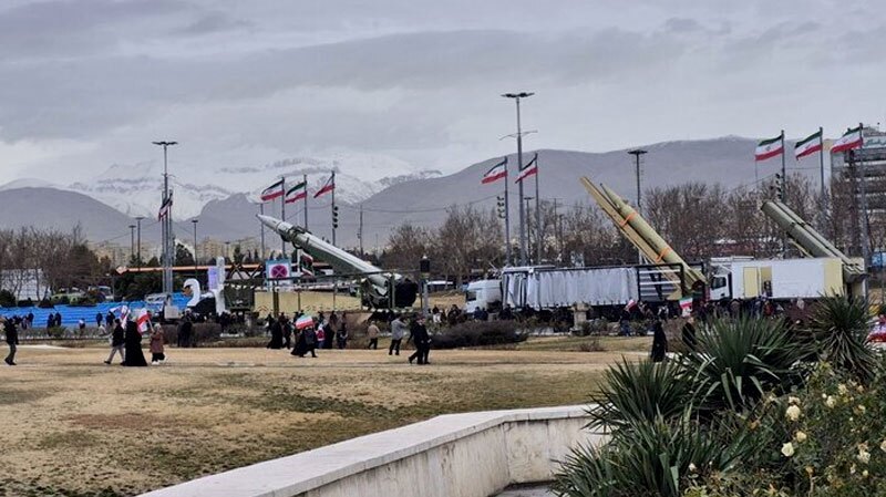 نمایش انواع موشک در مسیر راهپیمایی ۲۲ بهمن در تهران