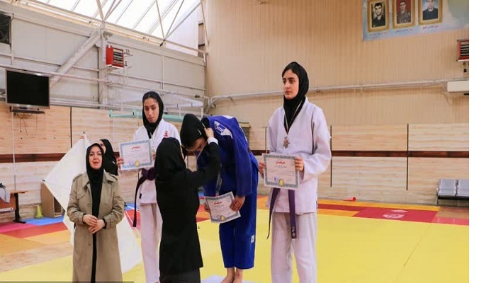 جودوکاران دختر در زنجان به مناسبت دهه فجر به مصاف هم رفتند جودوکاران دختر در زنجان به مناسبت دهه فجر به مصاف هم رفتند