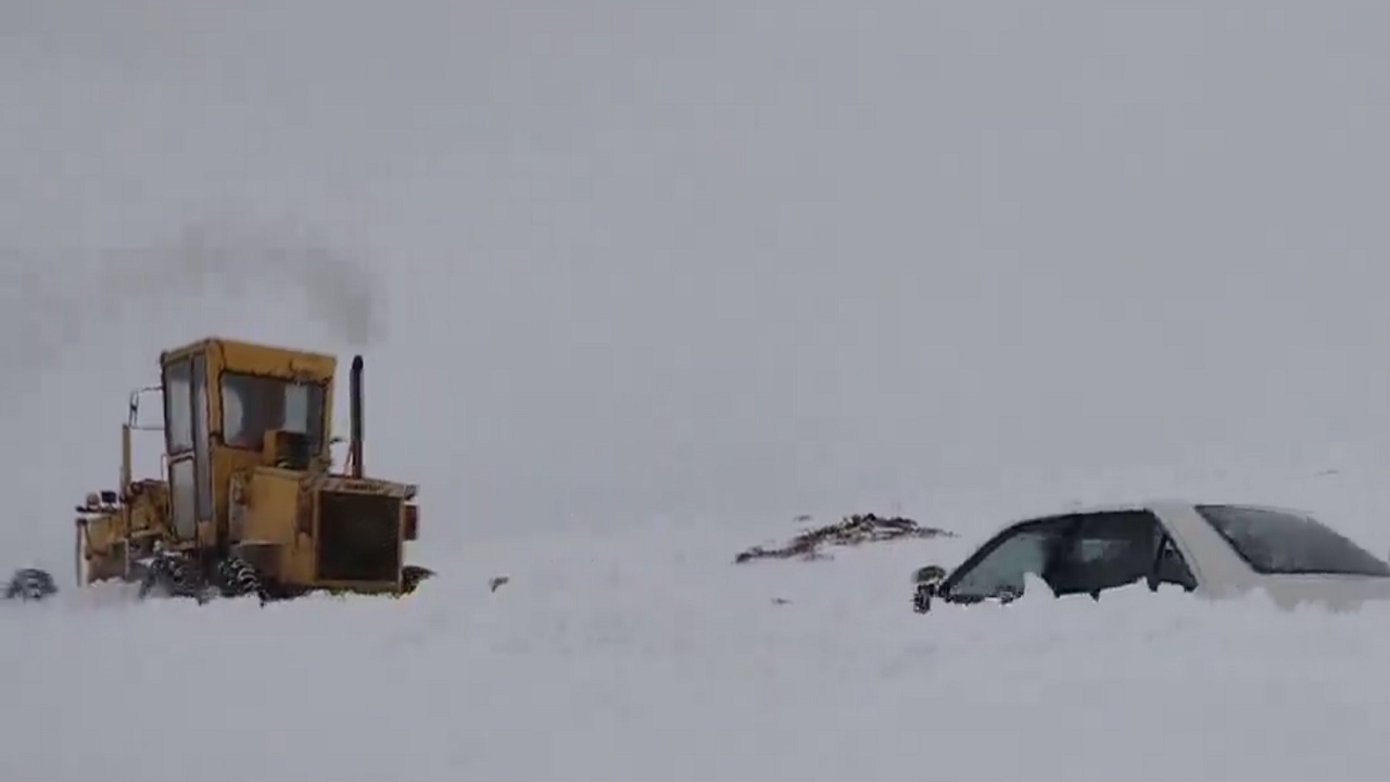 مسدود شدن راه ارتباطی بیش از ۱۰۰ روستای ورزقان