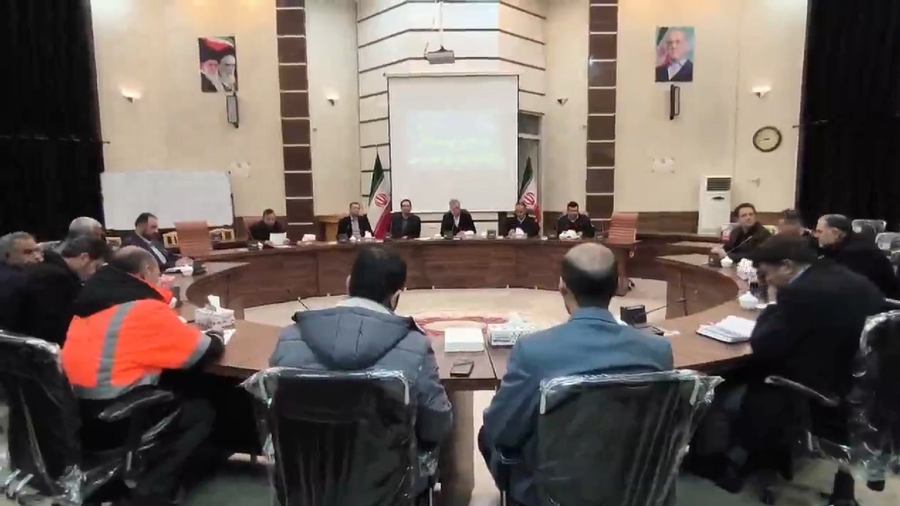 استفاده از ۸۰۰ تن نمک در محور‌های مواصلاتی عجب شیر