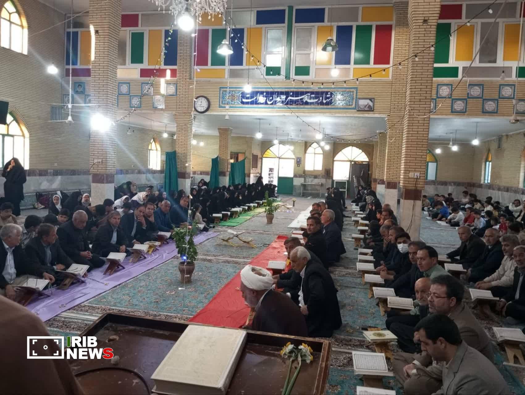 محفل انس با قرآن در مسجد صاحب‌الزمان روستای زنجیره علیا