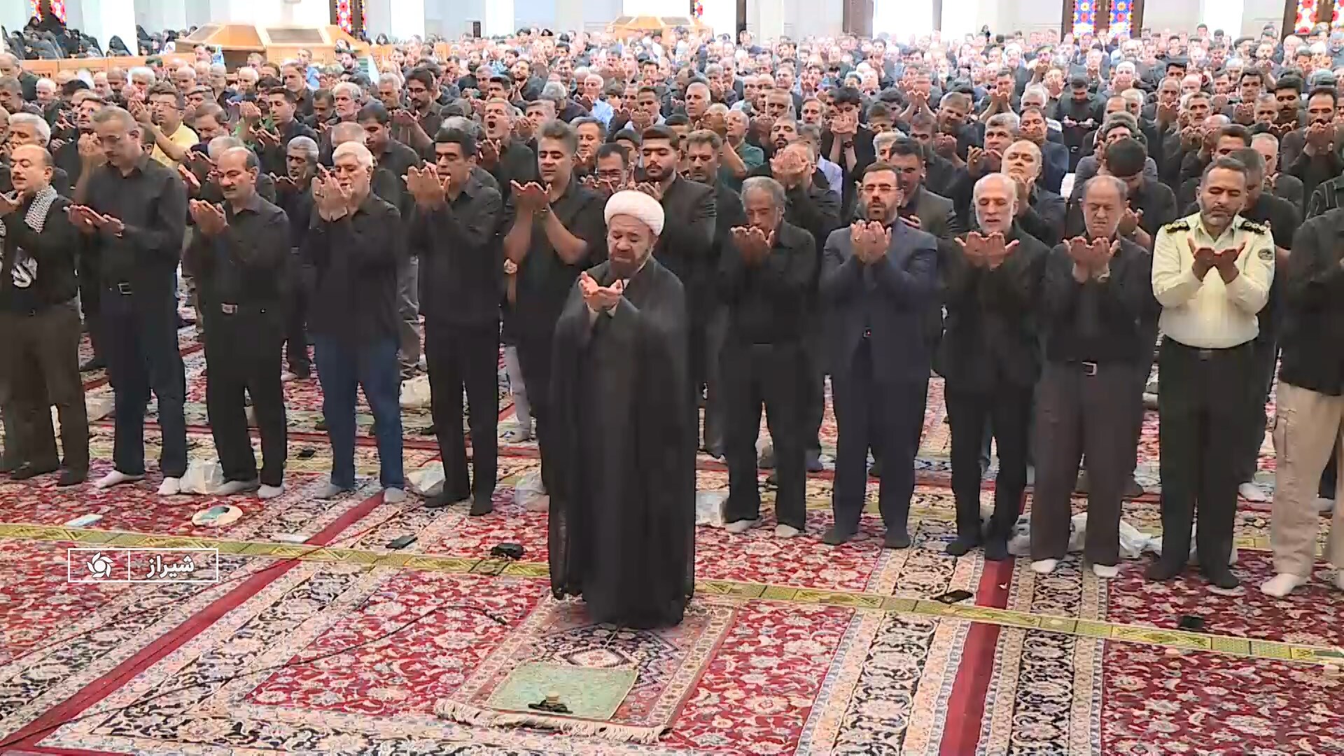 اقامه نماز ظهر تاسوعا در حرم مطهر شاهچراغ (ع)