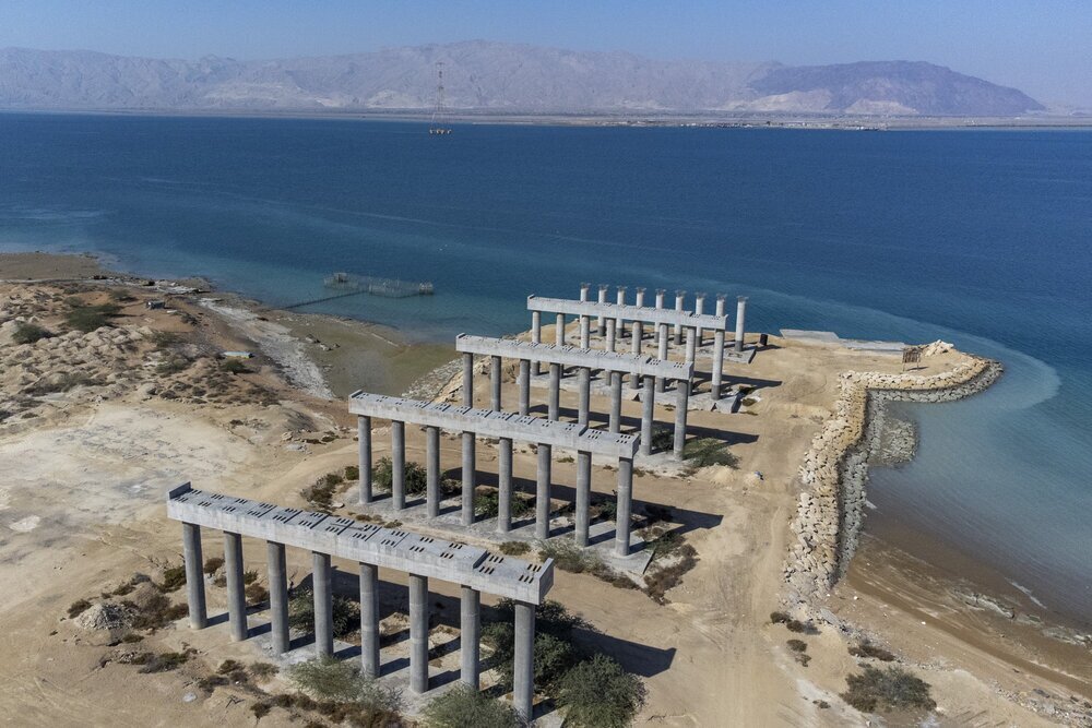 تثبیت چهار پایه پُل خلیج فارس تا پایان سال در جزیره قشم تثبیت چهار پایه پُل خلیج فارس تا پایان سال در جزیره قشم