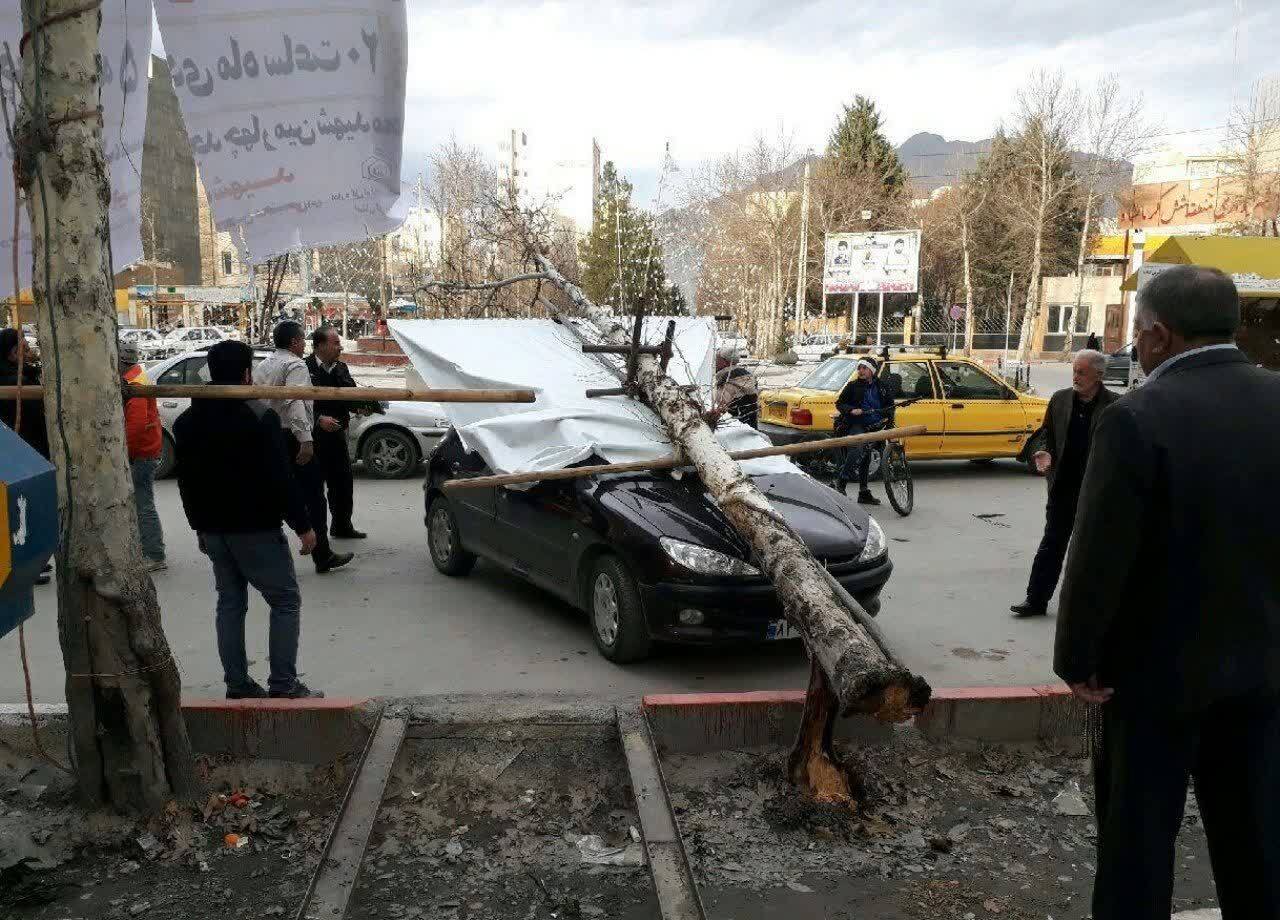 آلودگی هوا و وزش تند باد در بوکان