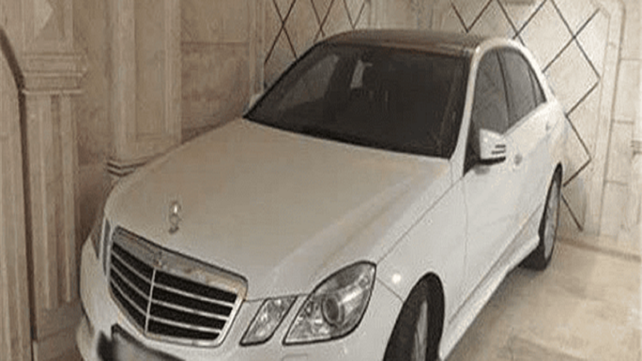 کشف خودروی ۲۰۰ میلیاردی بنز قاچاق در تبریز