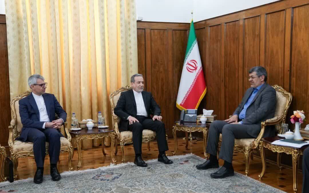 توسعه دیپلماسی اقتصادی؛ محور دیدار استاندار یزد با وزیر امور خارجه توسعه دیپلماسی اقتصادی؛ محور دیدار استاندار یزد با وزیر امور خارجه