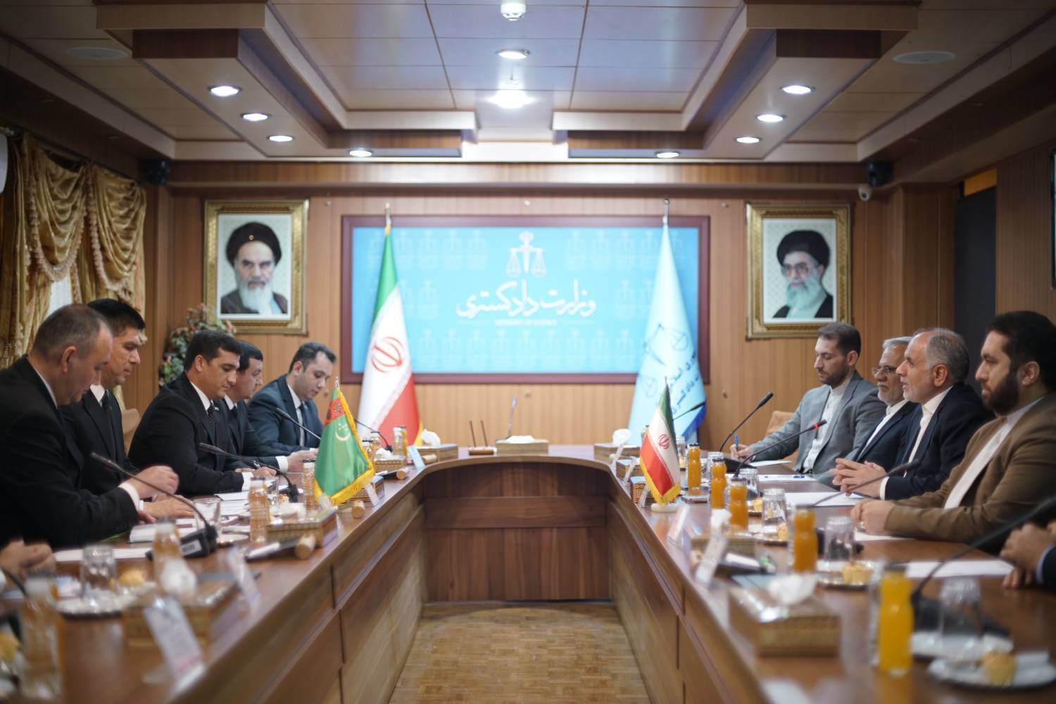 دیدار و گفتوگوی وزیر دادگستری ایران با وزیر کشور ترکمنستان دیدار و گفتوگوی وزیر دادگستری ایران با وزیر کشور ترکمنستان