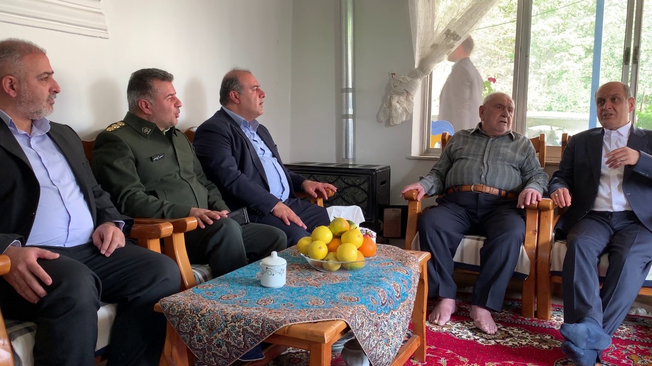 دیداراستاندار گیلان با خانواده شهیدان لاهوتی و شعبانی در کومله