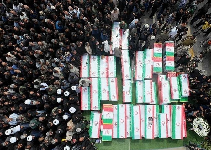 خنده کن دختر من، گریه پنهان با من ... خنده کن دختر من، گریه پنهان با من ...