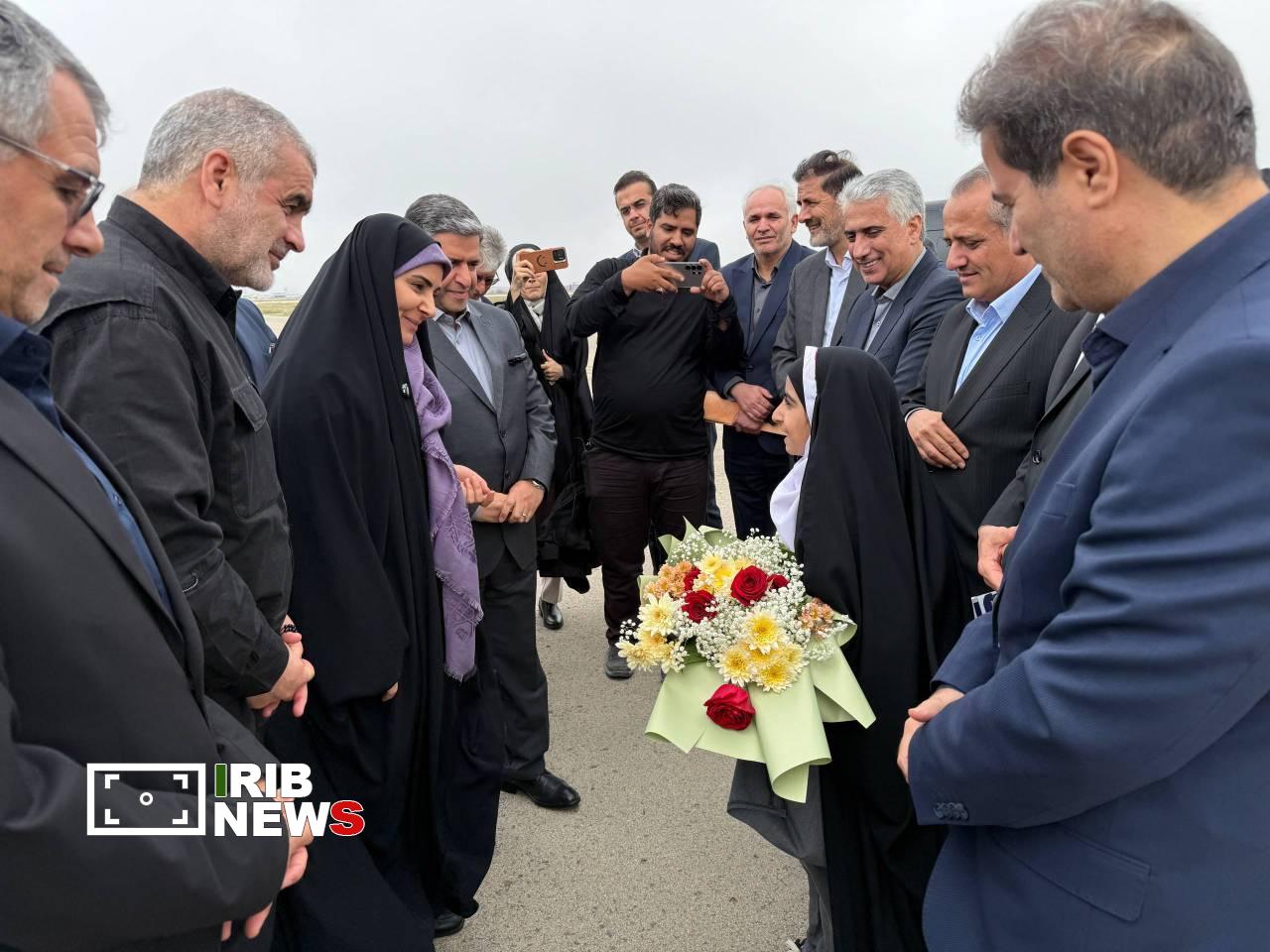وزیر راه و شهرسازی وارد فرودگاه اردبیل شد وزیر راه و شهرسازی وارد فرودگاه اردبیل شد