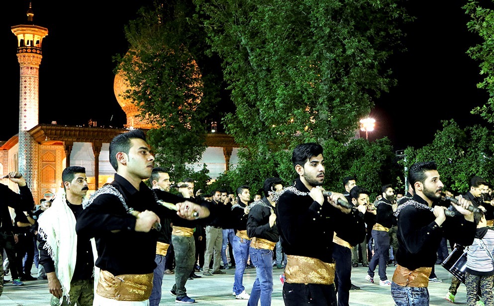اين رستخيز عام که نامش محرم است