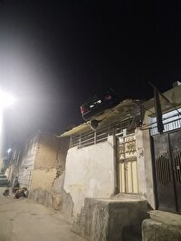 پرواز پراید بر فراز بام یک منزل مسکونی