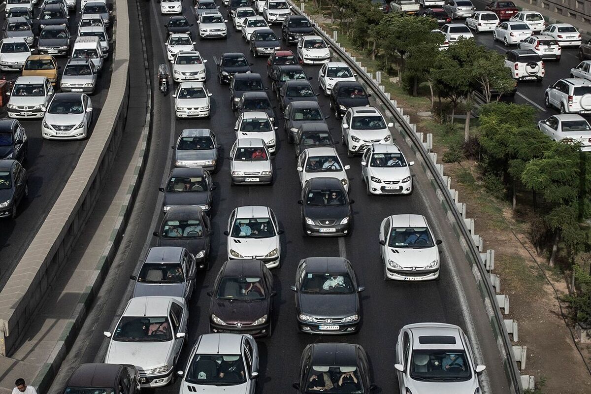 ترافیک سنگین در ورودیهای تهران در آستانه مراسم تشییع رهبر شهید ترافیک سنگین در ورودیهای تهران در آستانه مراسم تشییع رهبر شهید