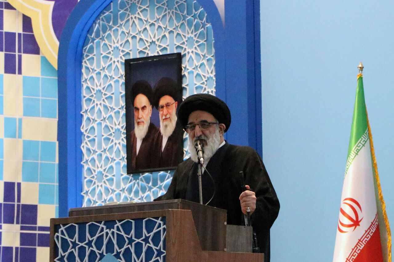 تشییع رهبر شهید، جلوهای از وفاداری ملت و تجدید عهد با آرمانهای انقلاب است تشییع رهبر شهید، جلوهای از وفاداری ملت و تجدید عهد با آرمانهای انقلاب است