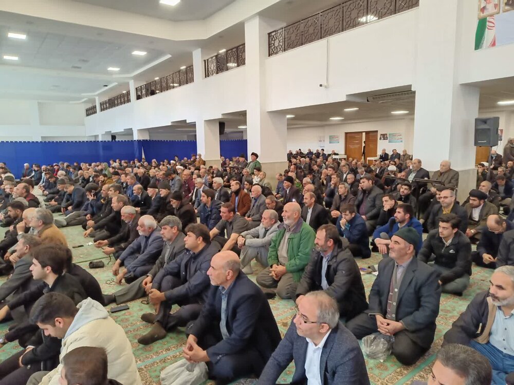 امام جمعه اردبیل: تشییع رهبر شهید، همه پرسیِ واقعی برای انتخاب جمهوری اسلامی است امام جمعه اردبیل: تشییع رهبر شهید، همه پرسیِ واقعی برای انتخاب جمهوری اسلامی است