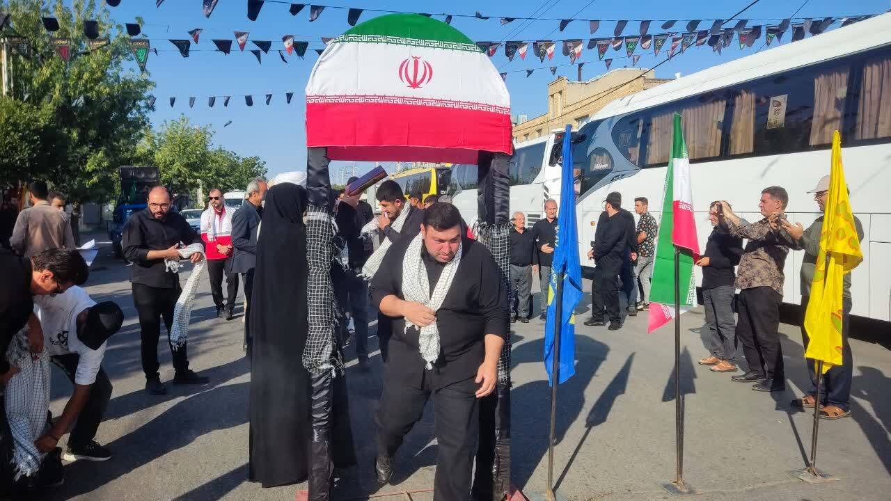 شرکت زائر بوکانی در مراسم بدرقه پیکر رهبر شهید امت شرکت زائر بوکانی در مراسم بدرقه پیکر رهبر شهید امت